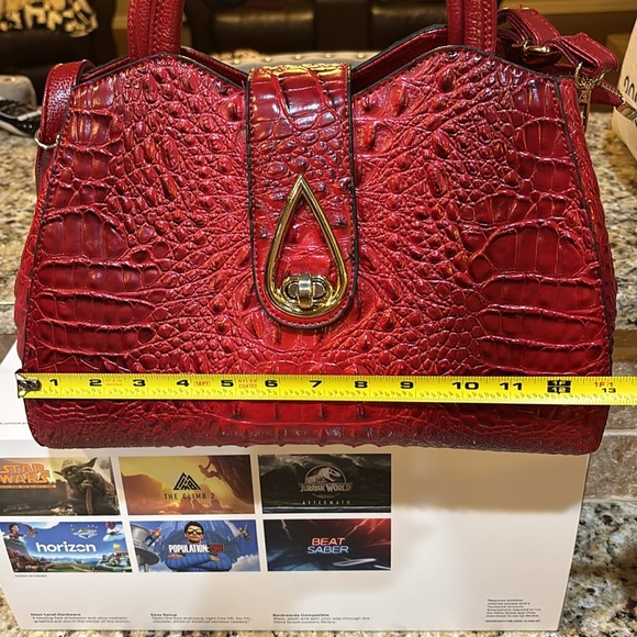 Red textured handbag - Picture 4 of 5